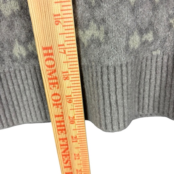 EUC Athleta Women’s Merino Wool Blend Leopard Crewneck Sweater in Gray/Cream Lg - Picture 5 of 11